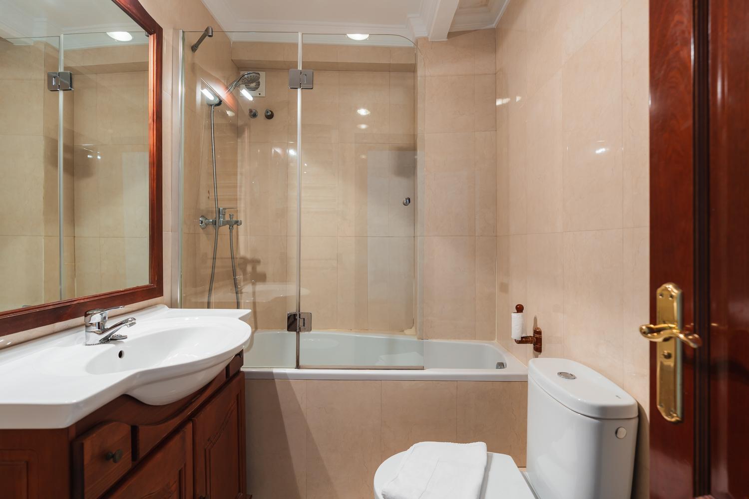 Tuguest Huelin Apartament *